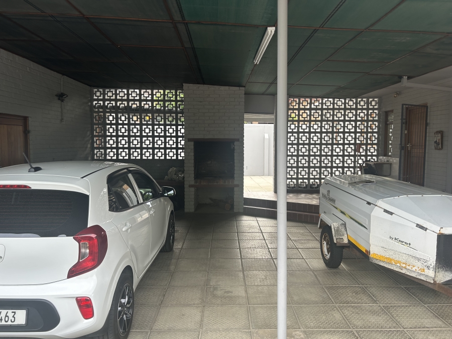 3 Bedroom Property for Sale in Roodeberg Western Cape